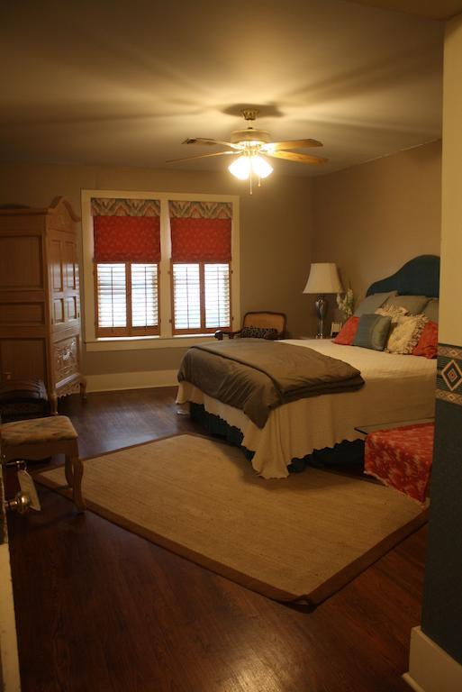Crystal River Inn San Marcos Ruang foto